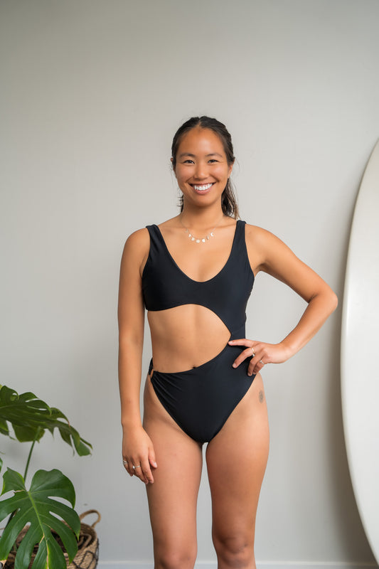 SUSY ONE PIECE Black